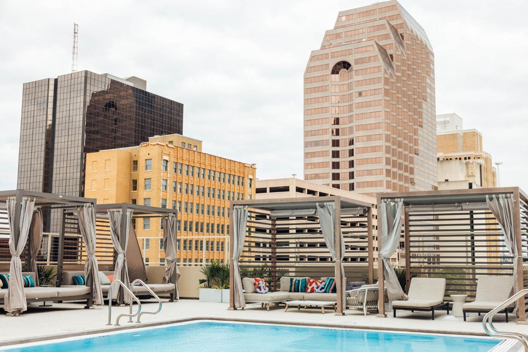 Intercontinental Riverwalk By Ihg Hotel